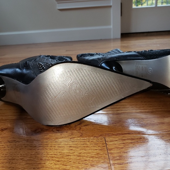 Boots - Picture 4 of 8